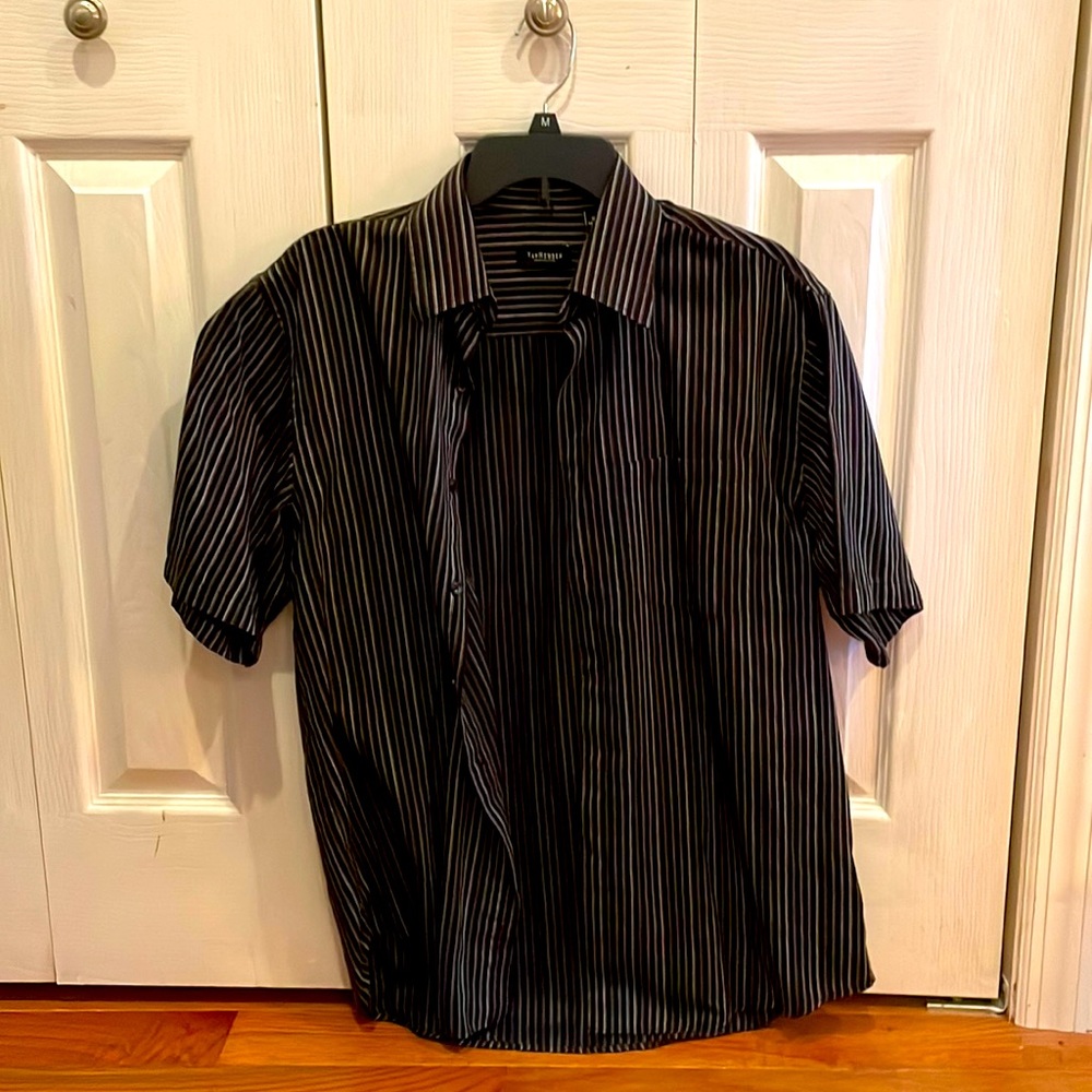 Van Heusen dress button down. Short sleeve.